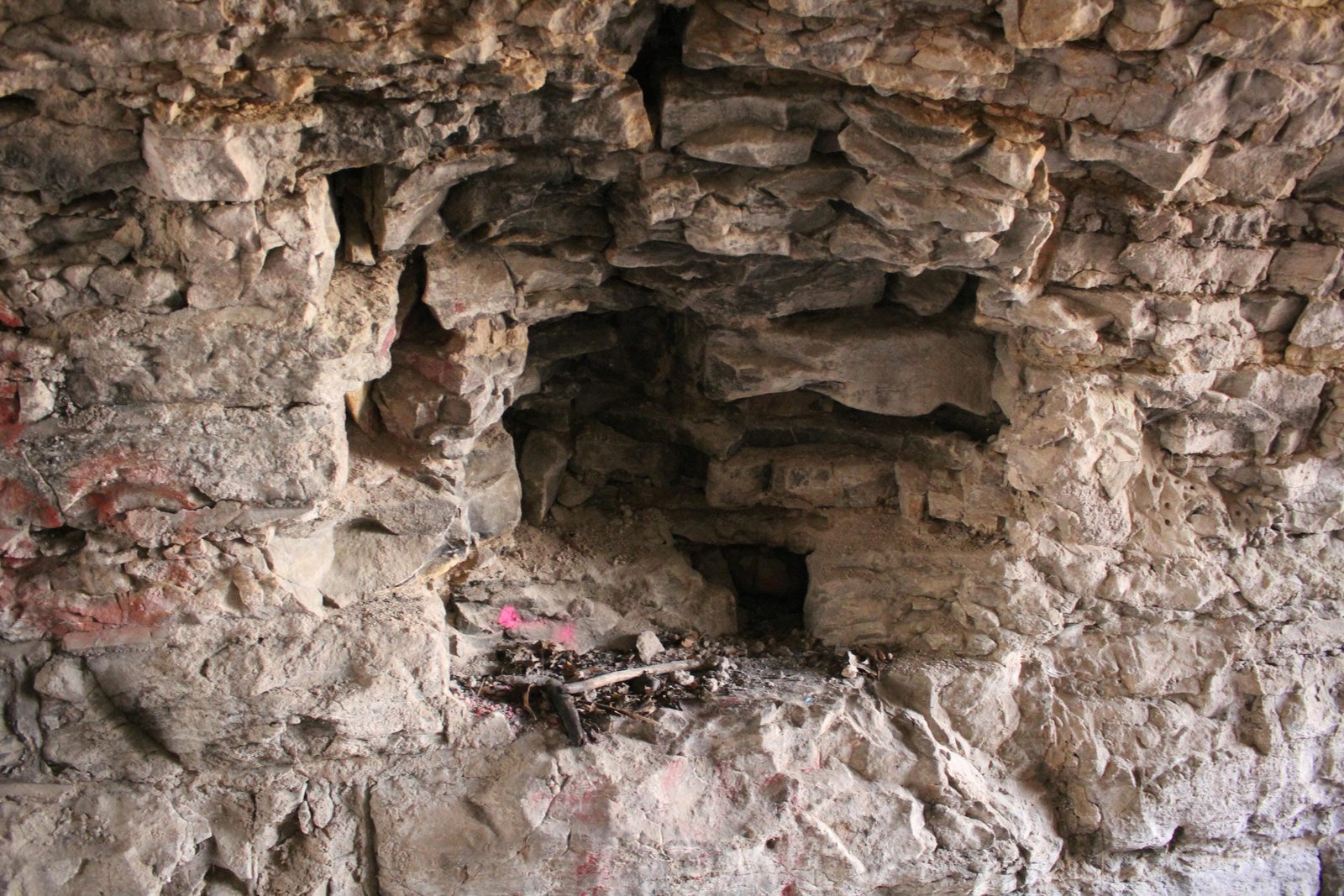 Deep scouring in stone